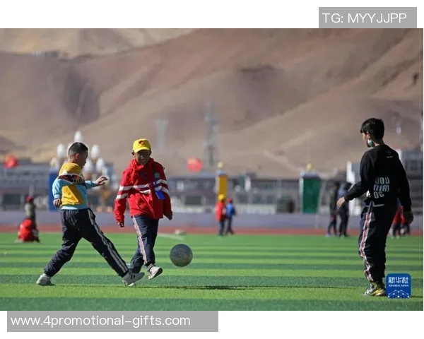 西藏日喀则足球球星拼搏逐梦展现雪域高原年轻力量
